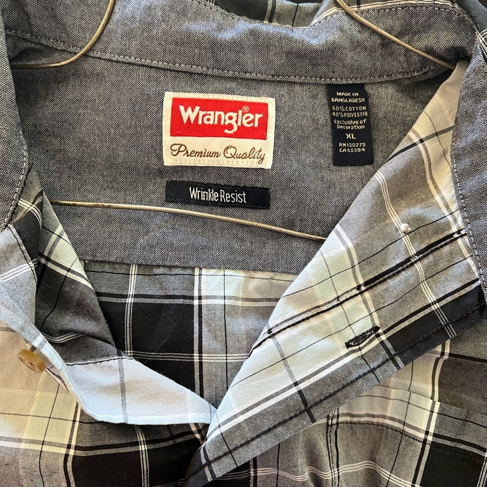 Wrangler Men's Casual Plaid Shirt - Black, Gray, and White - Picture 4 of 4